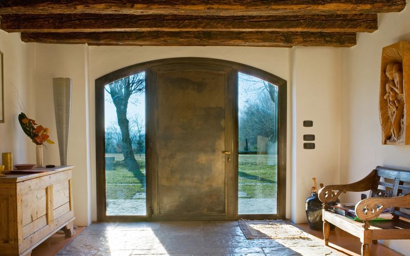 Pose de porte d'entrée en bronze, bouches du rhone